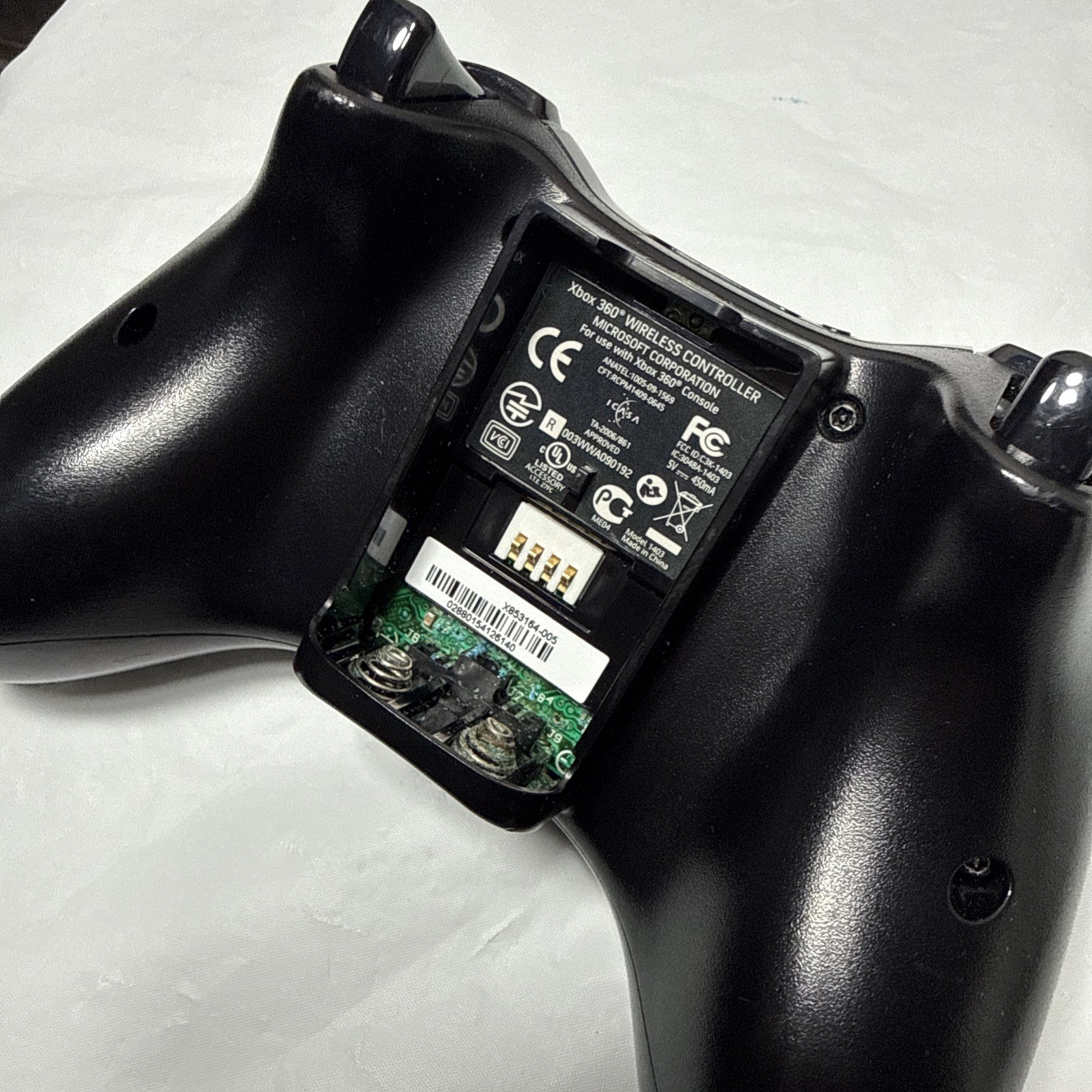 Lot of 6 OEM Microsoft Xbox 360 Controllers Five Wireless And One Wired
