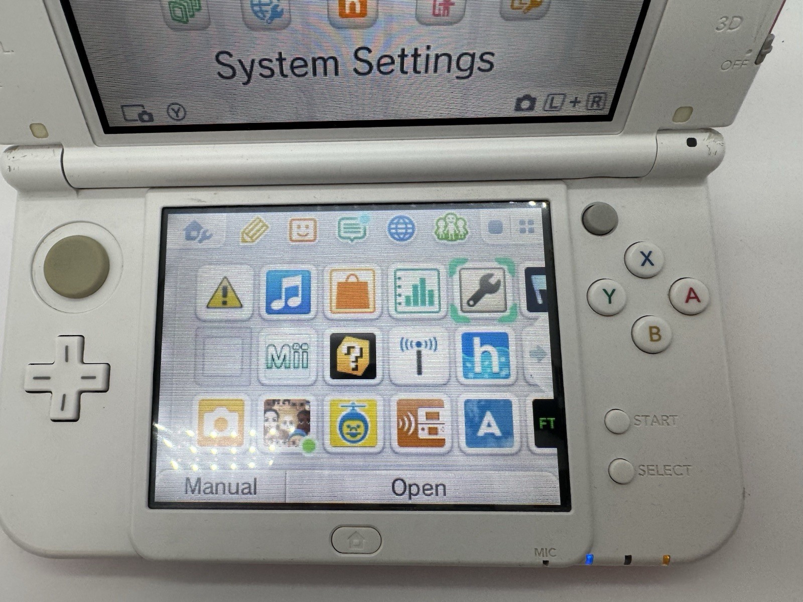 New Nintendo 3DS XL/LL- In English – Pink/White – 64gb- w/new charger