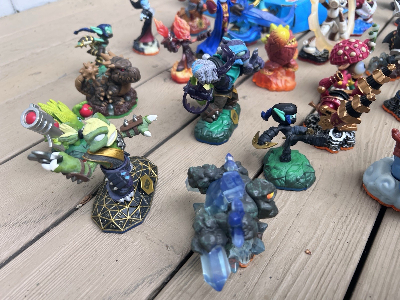 SKYLANDERS Figures Huge Lot Swap force Trap Team Chest Crystal Traps Crate