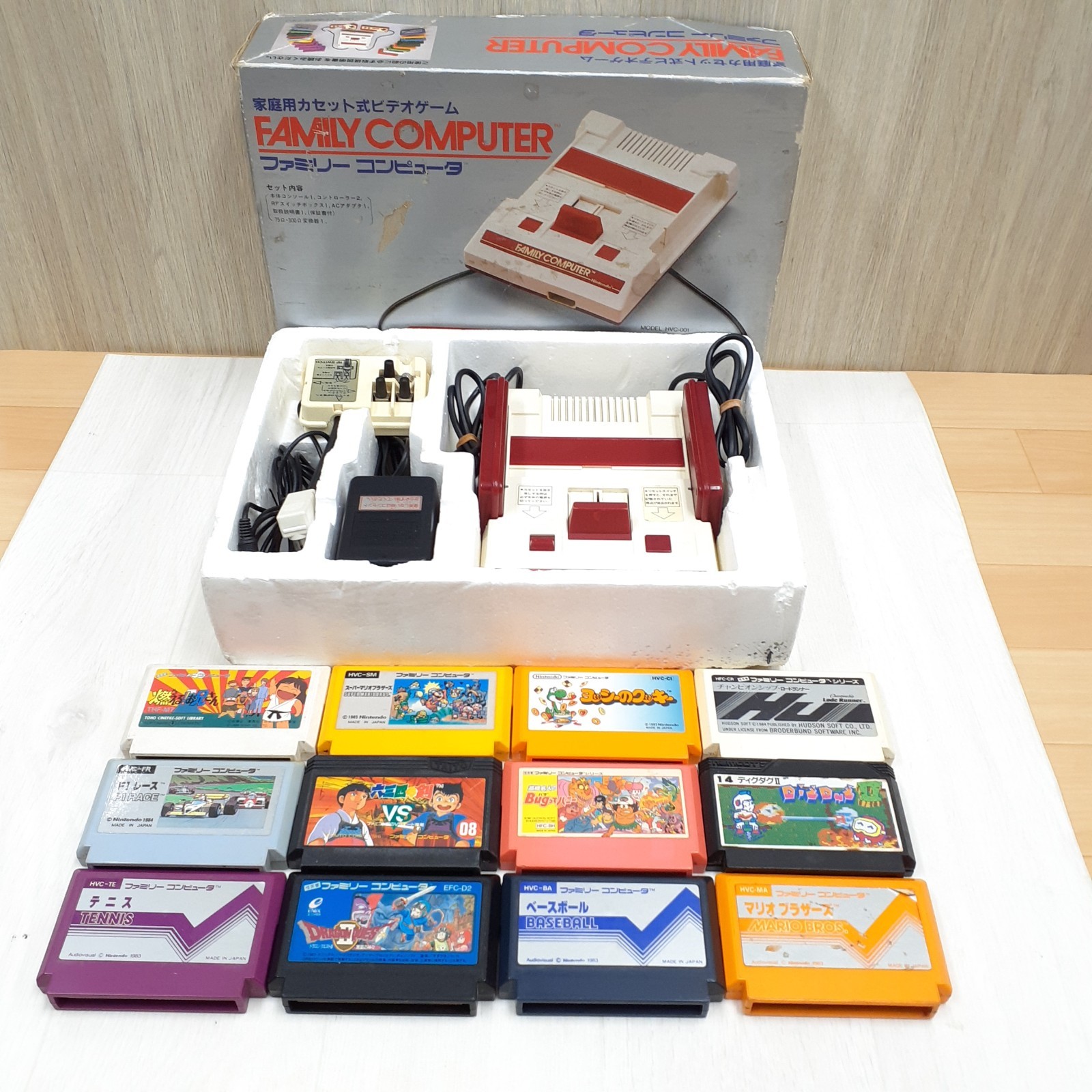 Nintendo Family Computer Famicom Console in Box with 12 Games Bundle CIB Japan