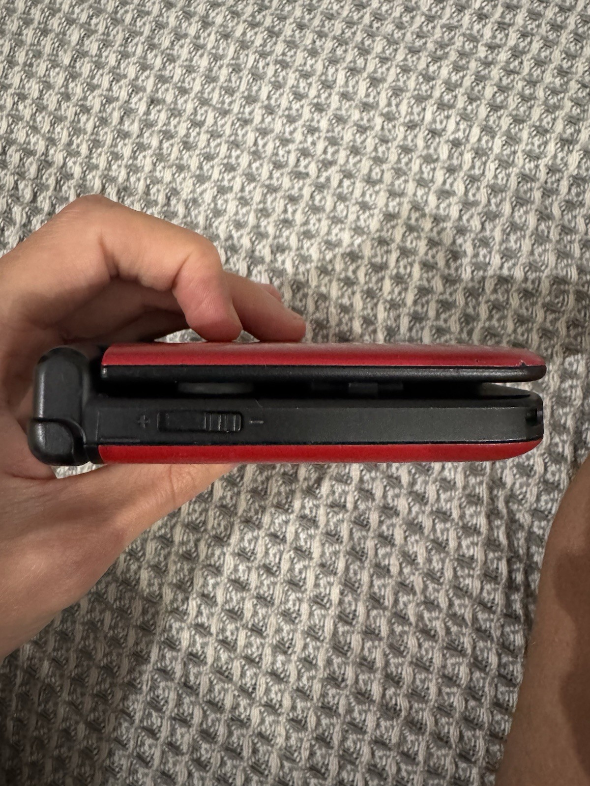 Nintendo 3DS XL 3D Capable Handheld System Red/Black 4GB Region Free