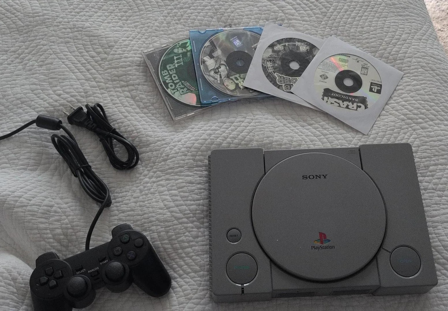 Sony PlayStation 1 (PS1) Console Bundle – Crash Bandicoot, Tomb Raider 1-3 + Mem