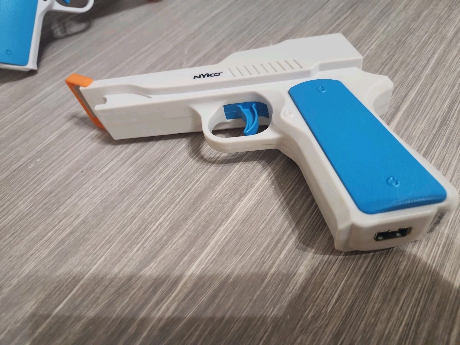 Nyko Perfect Shot Gun Controller For Nintendo Wii White Blue Orange (1)
