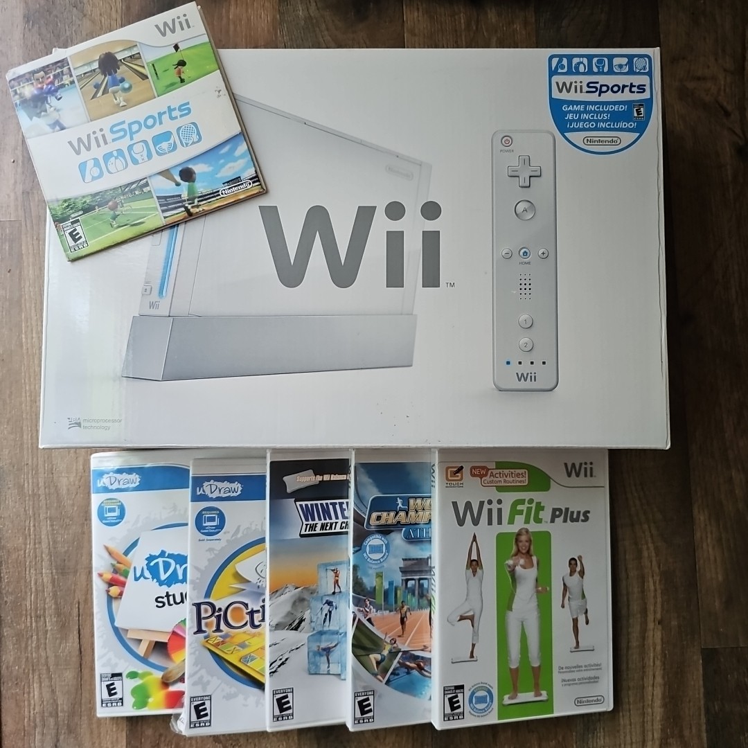 NINTENDO Wii With Balance Board 2 Remotes Udraw 2 Wheels 2 Nunchuks & 6 Games