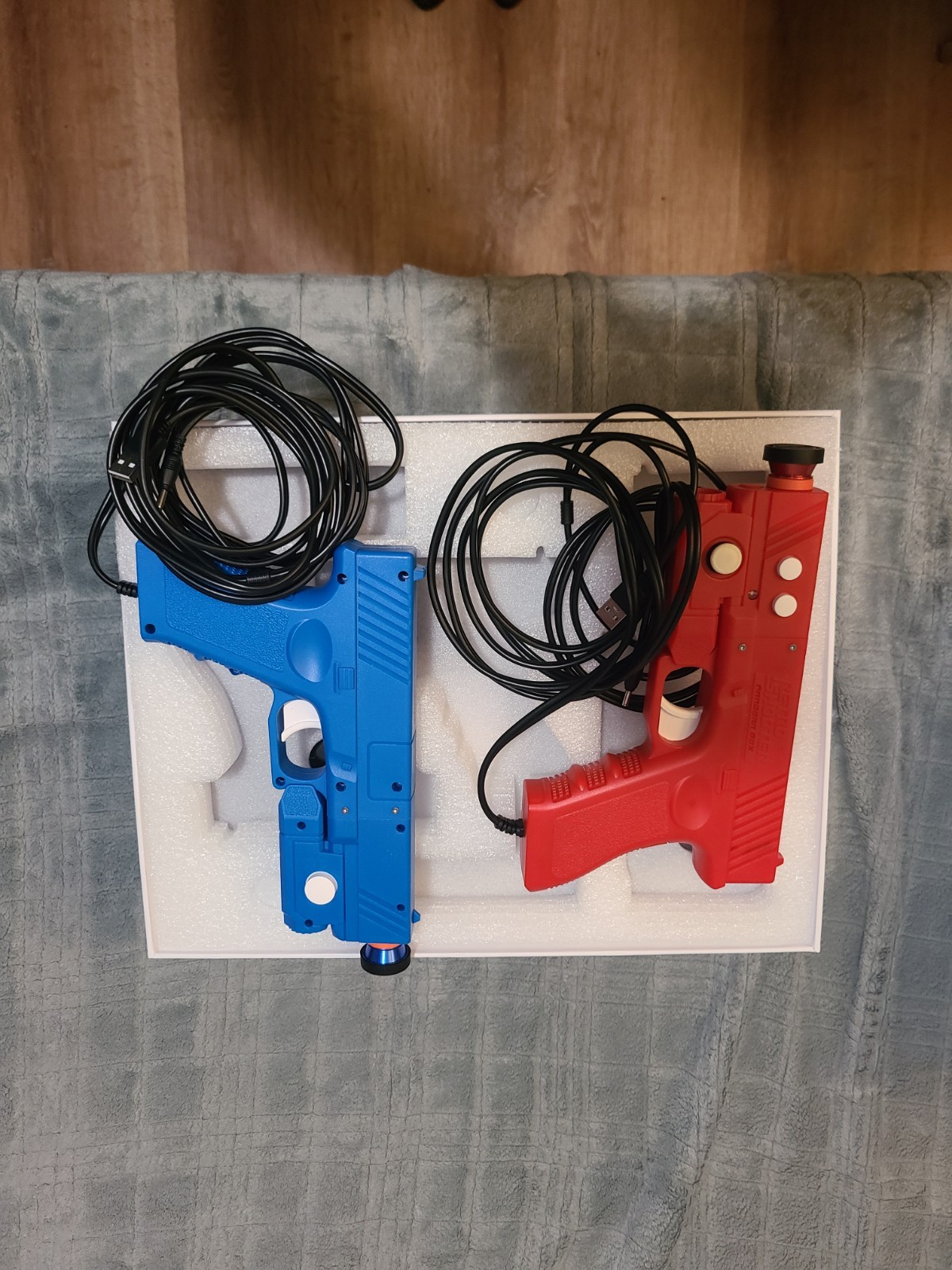Retro Shooter Pandora Box Home Console USB Light Gun Set w/ Red & Blue Guns
