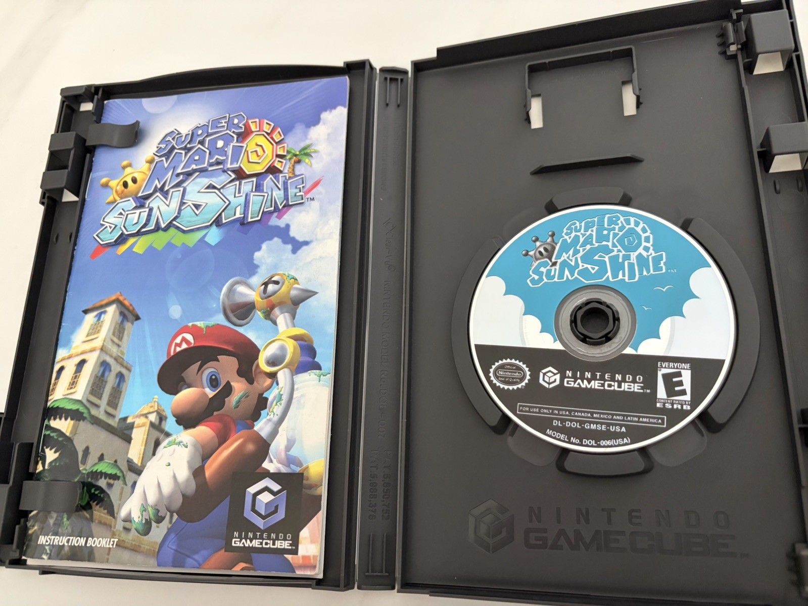 2002 Super Mario Sunshine Authentic box, game, manual. Untested disc. See pics