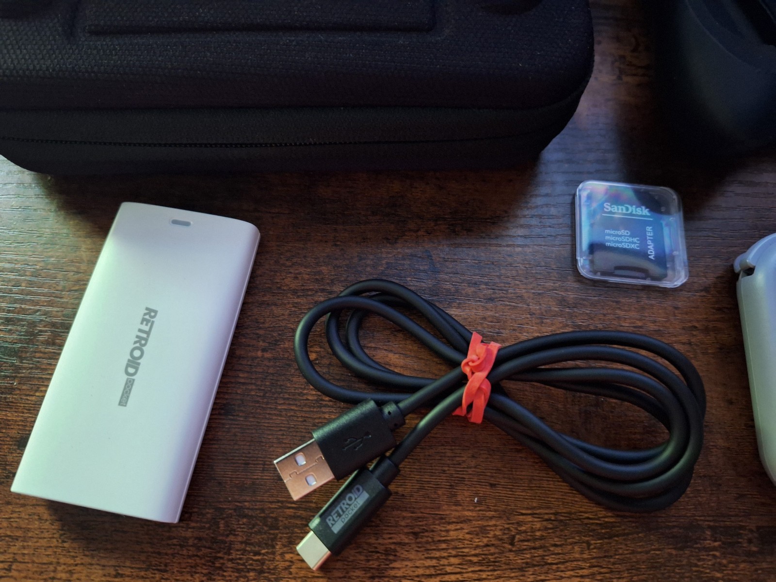 16bitUS Retroid Pocket 4 Pro + 64gb SD Card + Grips + Carrying Case