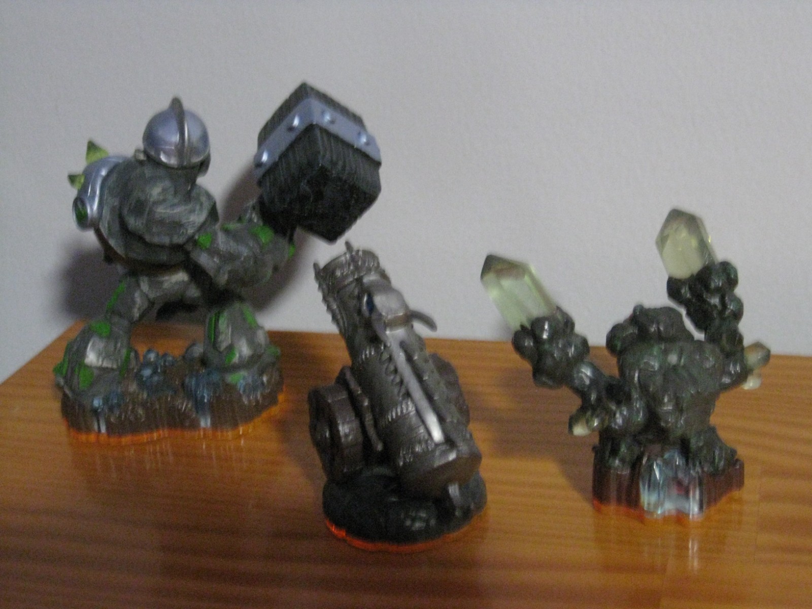 Skylanders Giants Lightcore Prism Break Crusher & Dragonfire Cannon Figures Lot