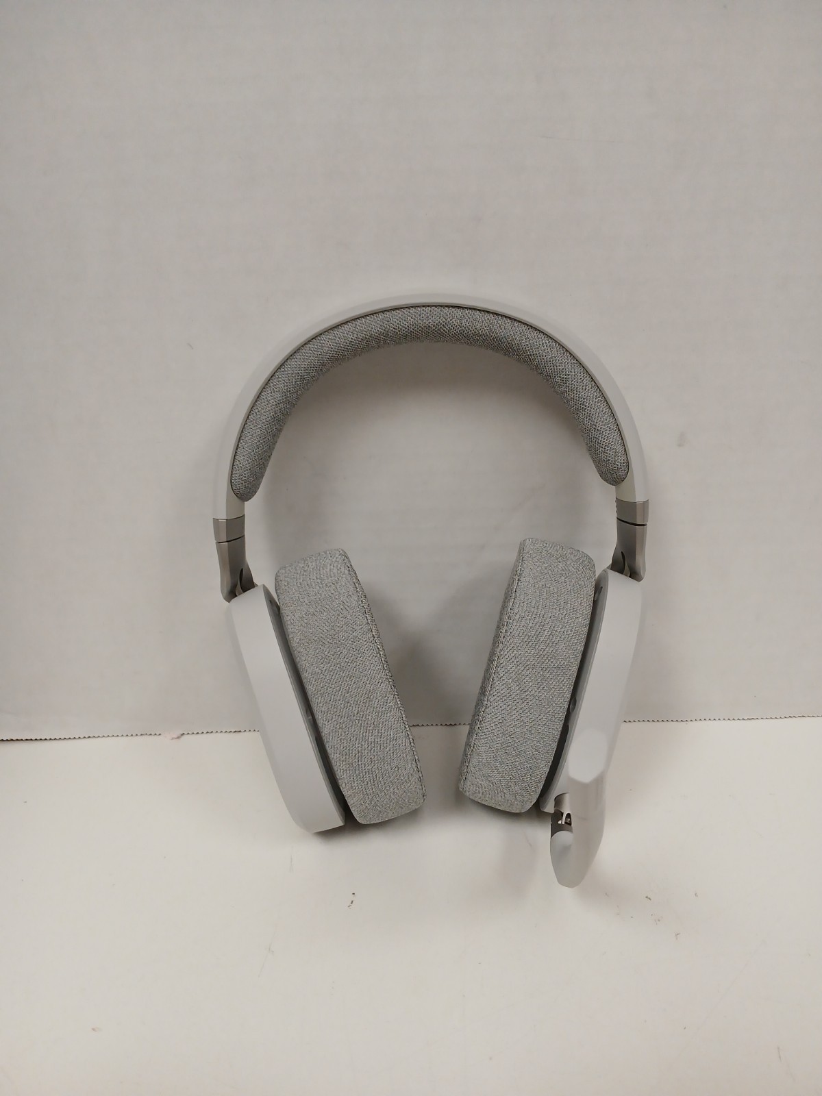 Fractal Design Scape Wireless Gaming Headset, Light Gray – NO BOX
