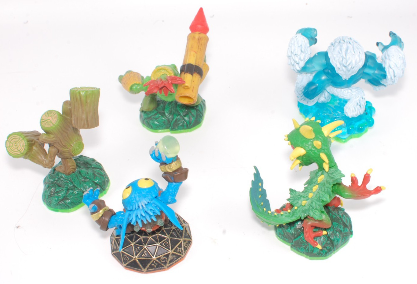 Lot of 24 Skylanders Figures – Characters, Levels, Accessories Spyros Adventure