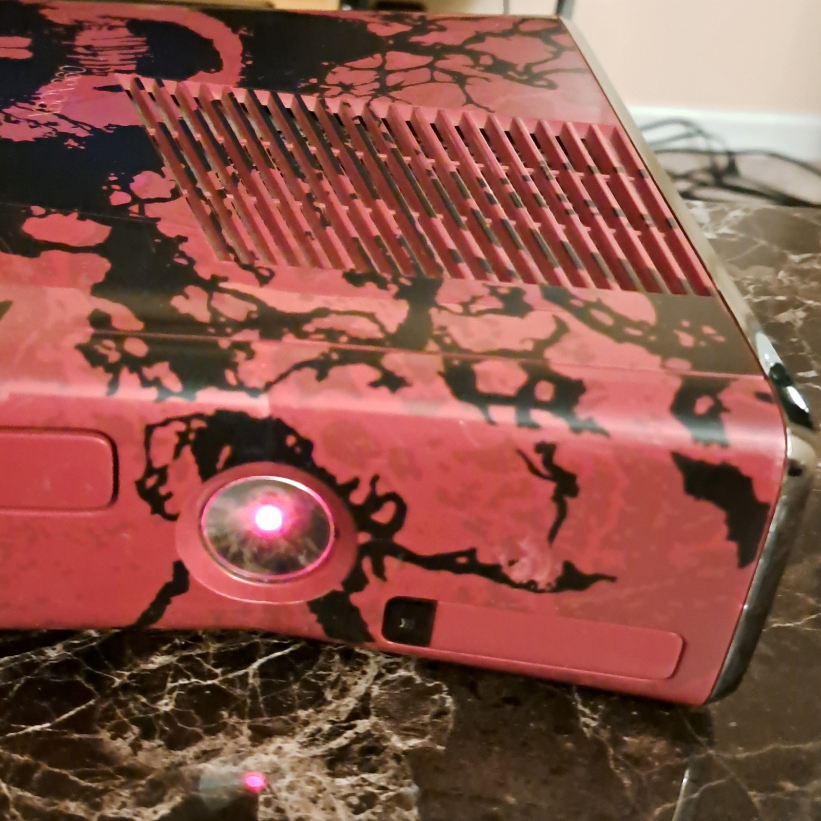 Microsoft Xbox 360 Gears of War 3 Limited Edition Console Reads Discs, Overheats