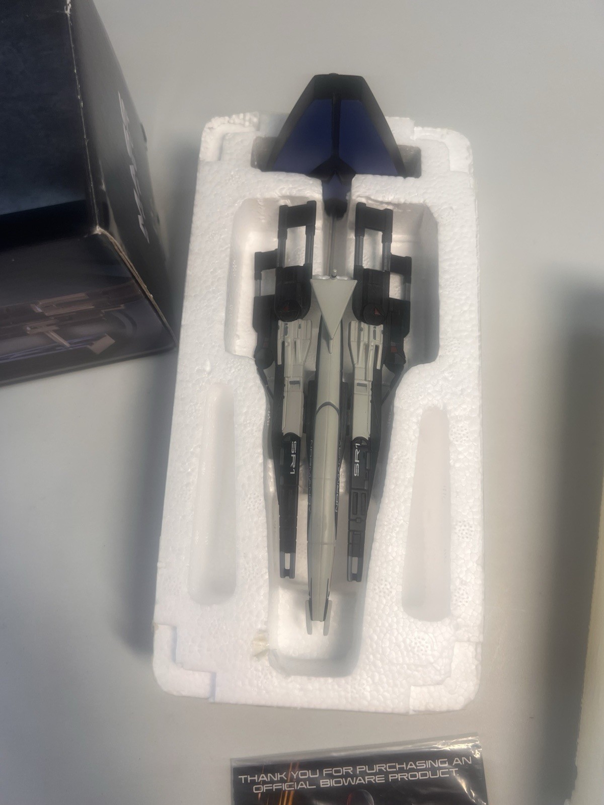 Dark Horse Mass Effect Alliance Normandy SR-1 Ship Replica Statue with Box 2013
