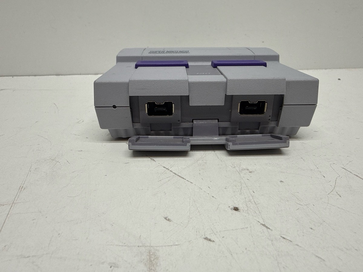NINTENDO SUPER NINTENDO – CLV201 CONSOLE (P28019659)