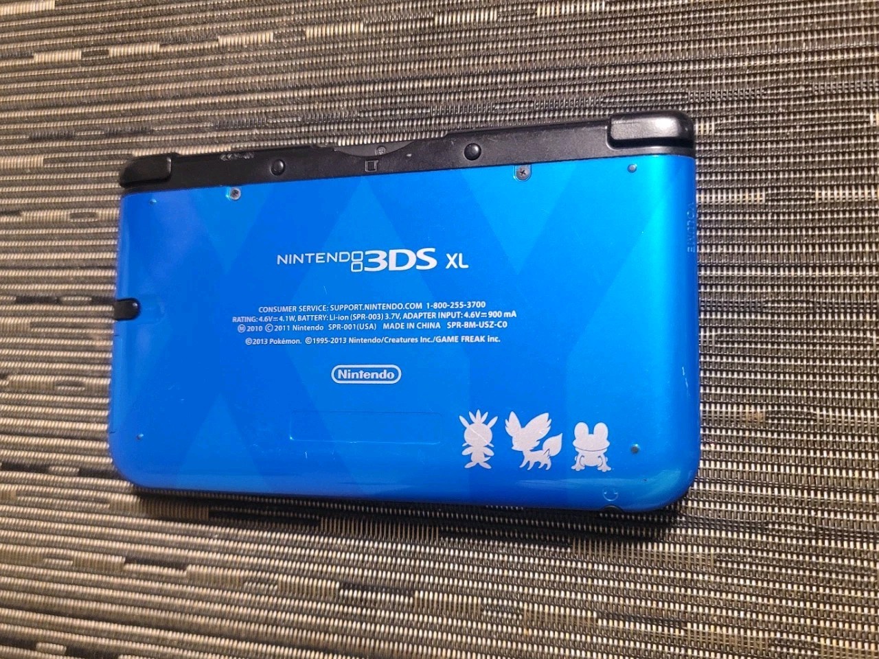 Nintendo 3DS XL Pokemon X/Y Limited Edition Blue/Black Wi-Fi 4GB NTSC-U/C