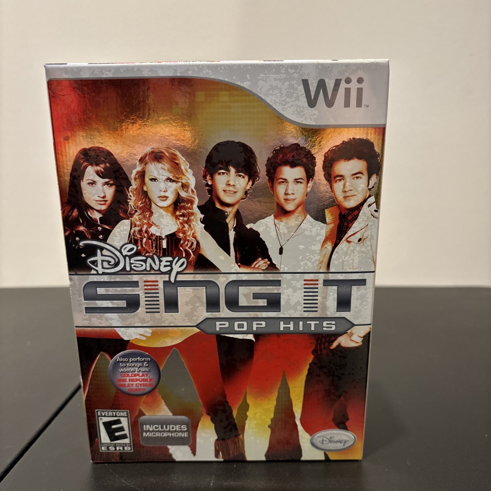 Video Game Wii Disney Sing It Pop Hits includes microphone NEW SEALED