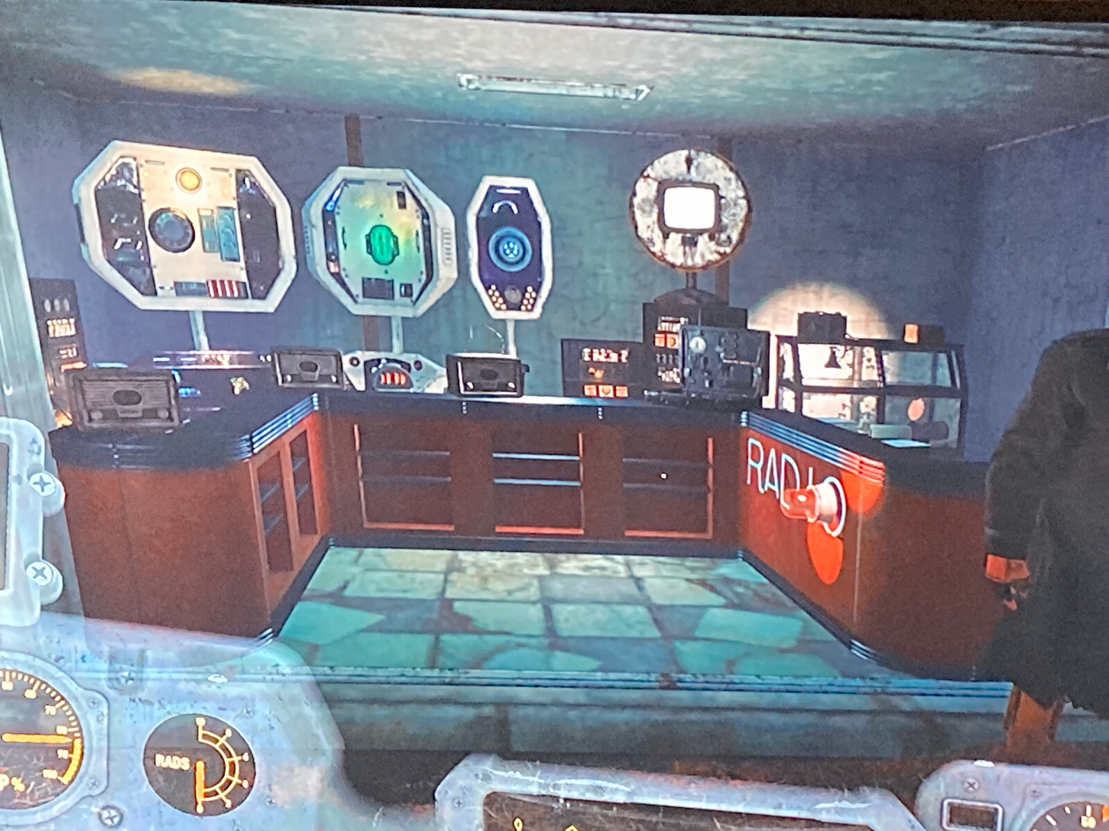 Fallout Radiation King round top radio, real working fan art, NO BOX