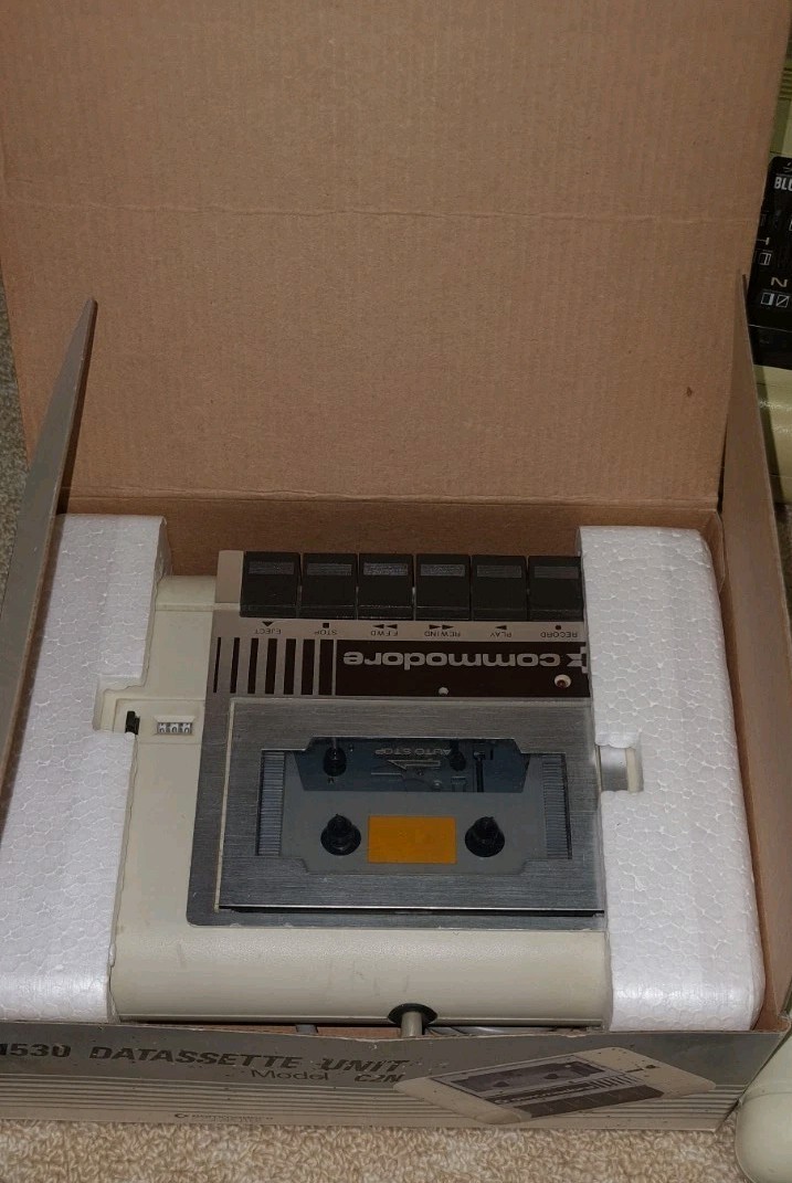 Commodore Vic 20 Boxed VINTAGE BUNDLE VIDEO AND COMPUTER GAME NOSTALGIA RARE
