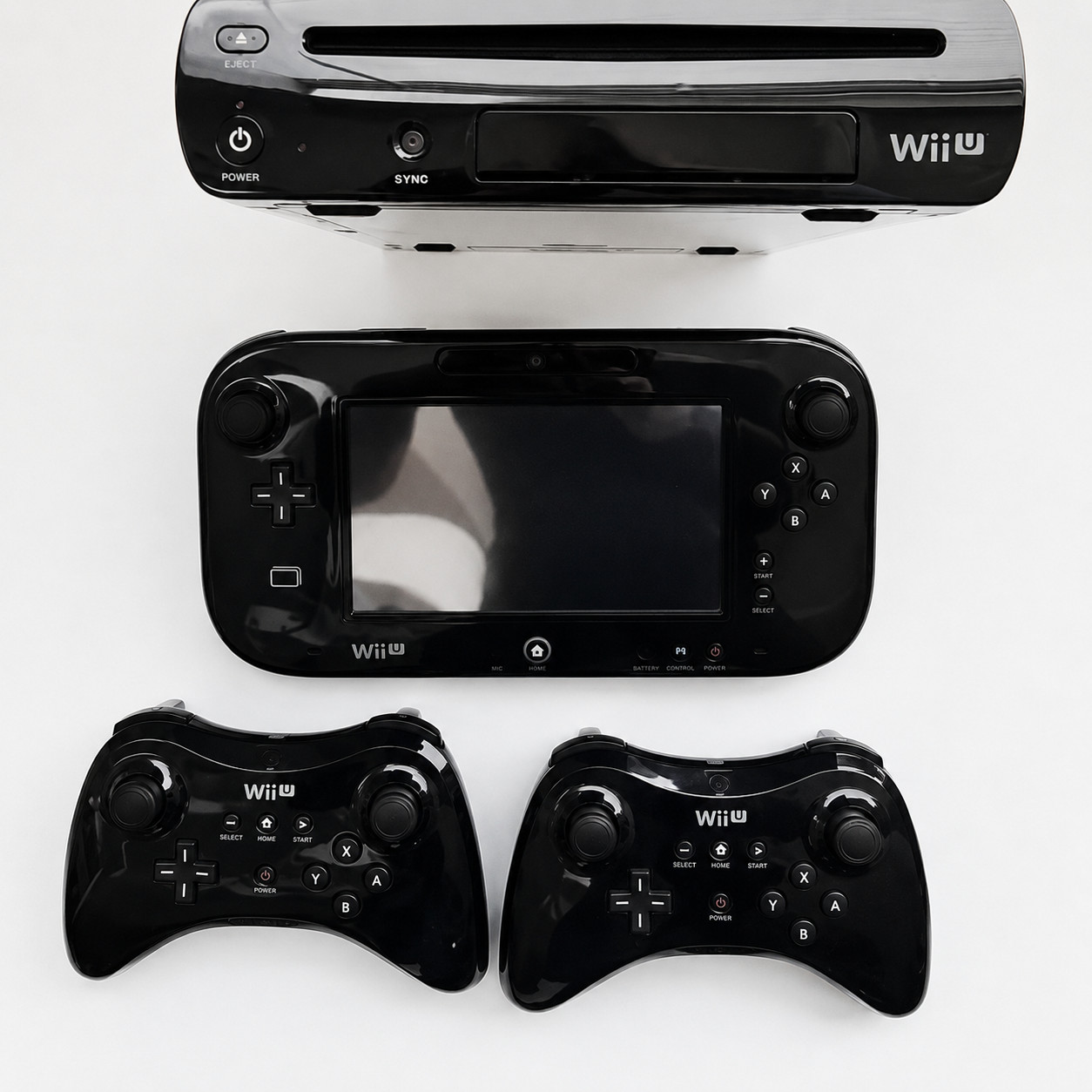 Nintendo Wii U Launch Edition 32GB Black With one game & Wii U Pro CONTROLLERS