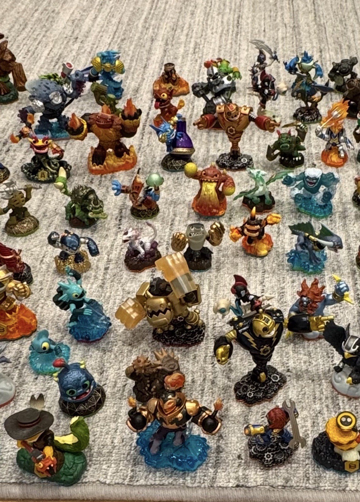 HUGE Skylanders Lot 88 figures & Crystals & BAG