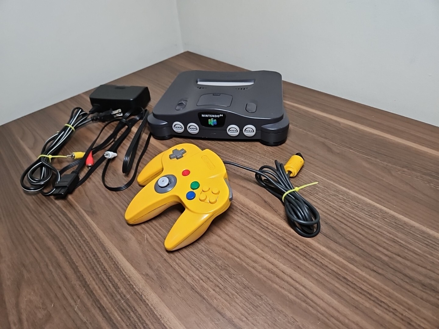 Nintendo 64 Console/Yellow Controller/PWR SPL/AV CABLES/TESTED & WORKS