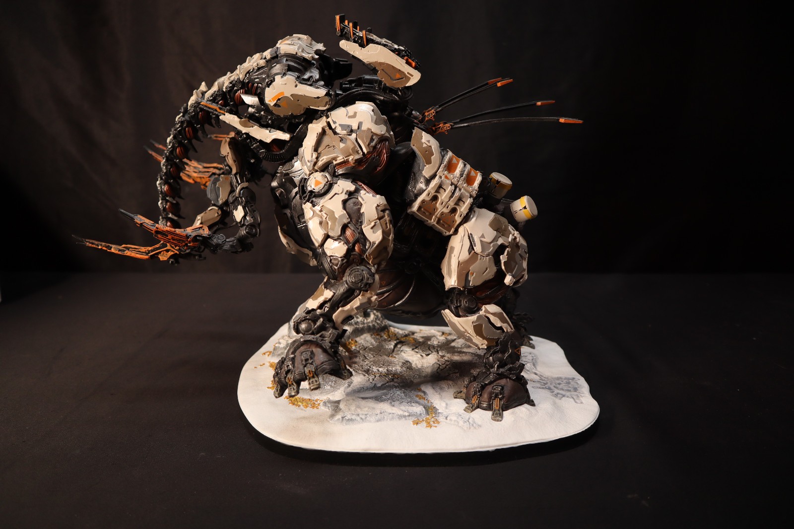 Horizon Forbidden West Regalla Edition Aloy And Tremortusk Statues W/ Artbook