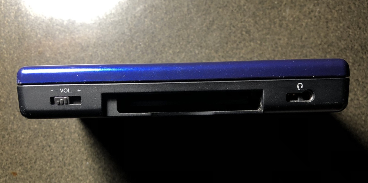 Nintendo DS Lite Blue w/ 1 game – No Charger/Stylus/GBA port Cover – Loose hinge