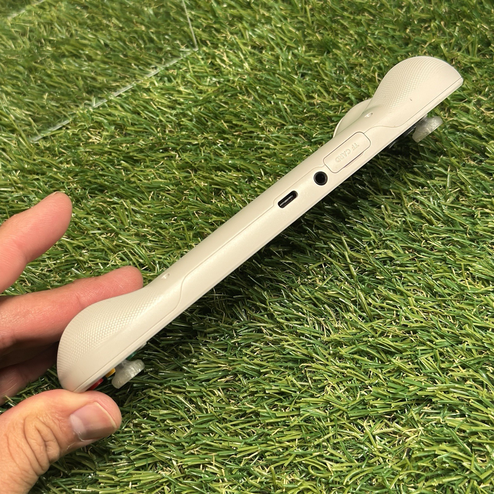 Retroid Pocket 5 Handheld Console White , New Grip, No case included