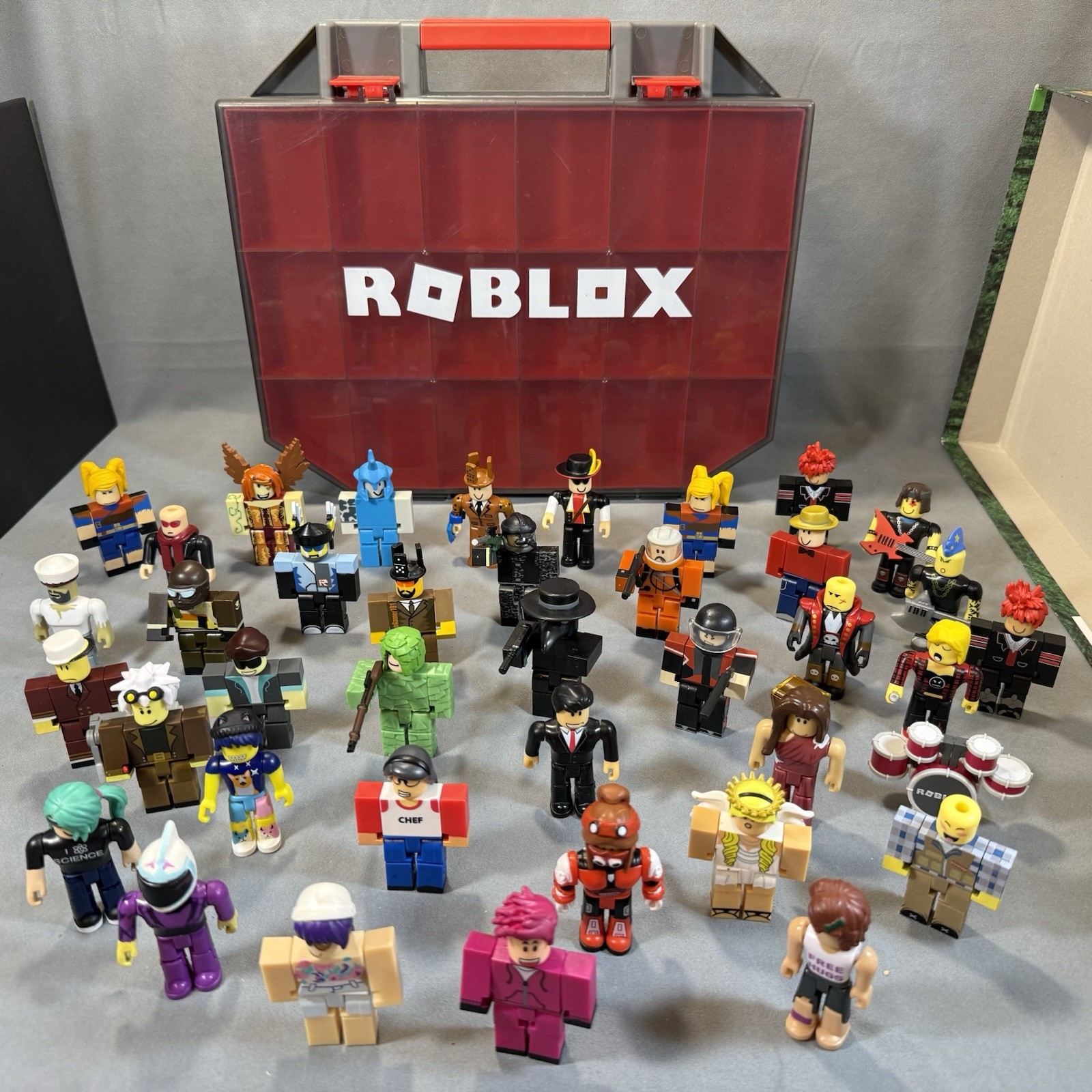 Roblox Lot of 38 Figurine/Figures, Weapons, Took Kit Case Toys Accessories OG