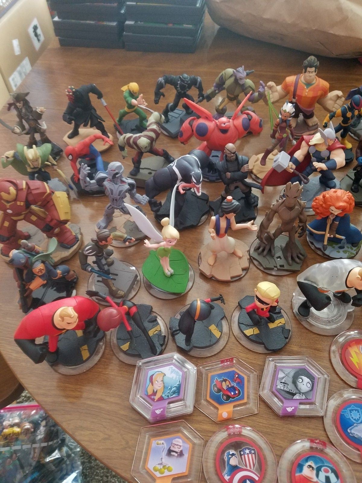 Disney Infinity 1.0 2.0 3.0 Figures Characters Pixar Star Wars Toy Story etc