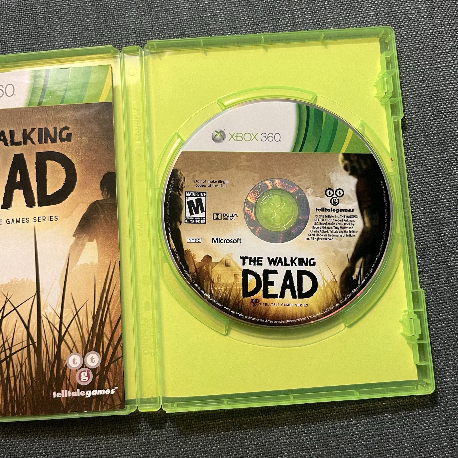 The Walking Dead: A Telltale Games Series (Microsoft Xbox 360) w/Manual CIB