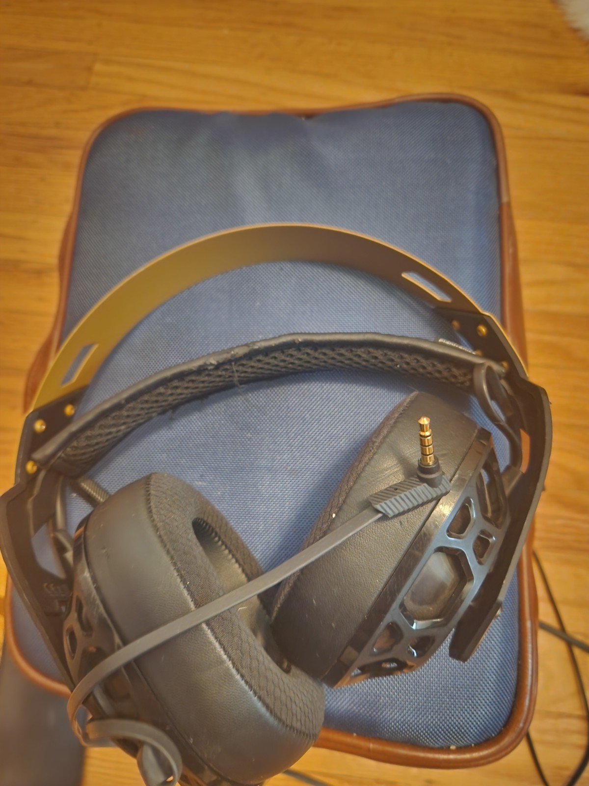 Plantronics RIG 500 PRO HX Wired Gaming Headset for Xbox One – Black & Gold
