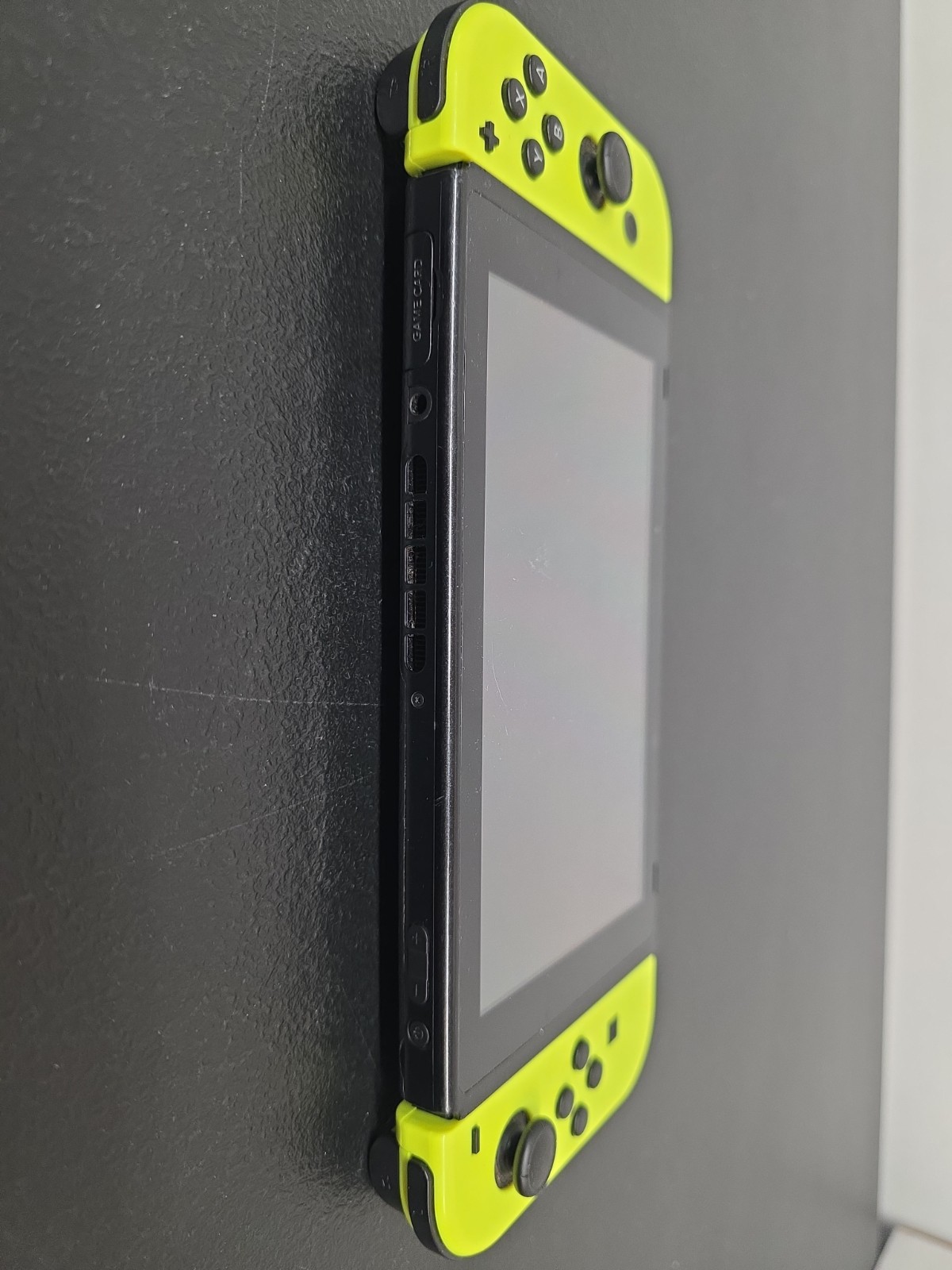 Nintendo HAC00101 Handheld System – Black & Neon Yellow Joy Cons! Gen. 1. BN18