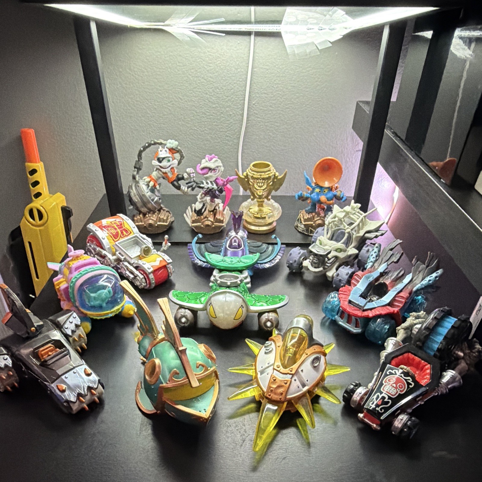 Skylanders Superchargers Vehicle And Figure Lot Of 10 vehicles and 4 figures