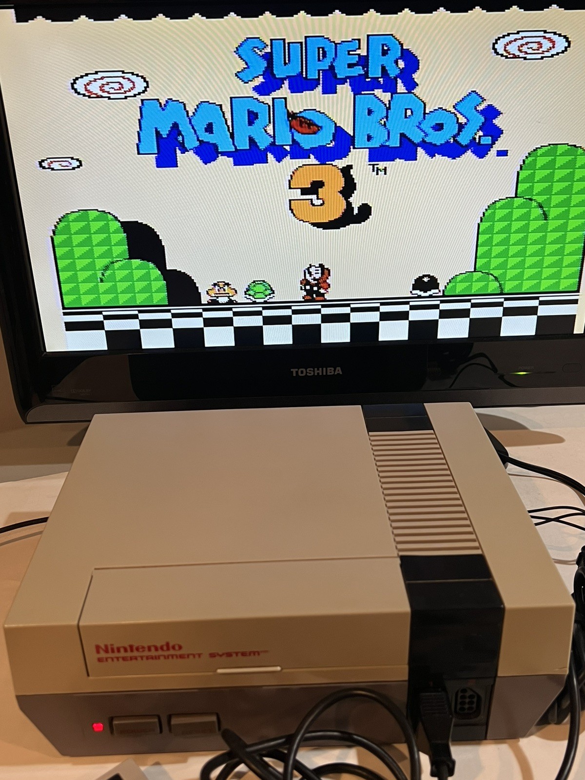 Nintendo NES Console Bundle – 7 Games – 2 Controllers – Tested And Working