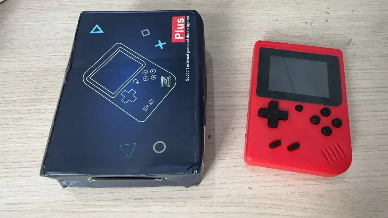 Retro Handheld Game Console Rechargeable Portable Gaming Device with 400 Built I
