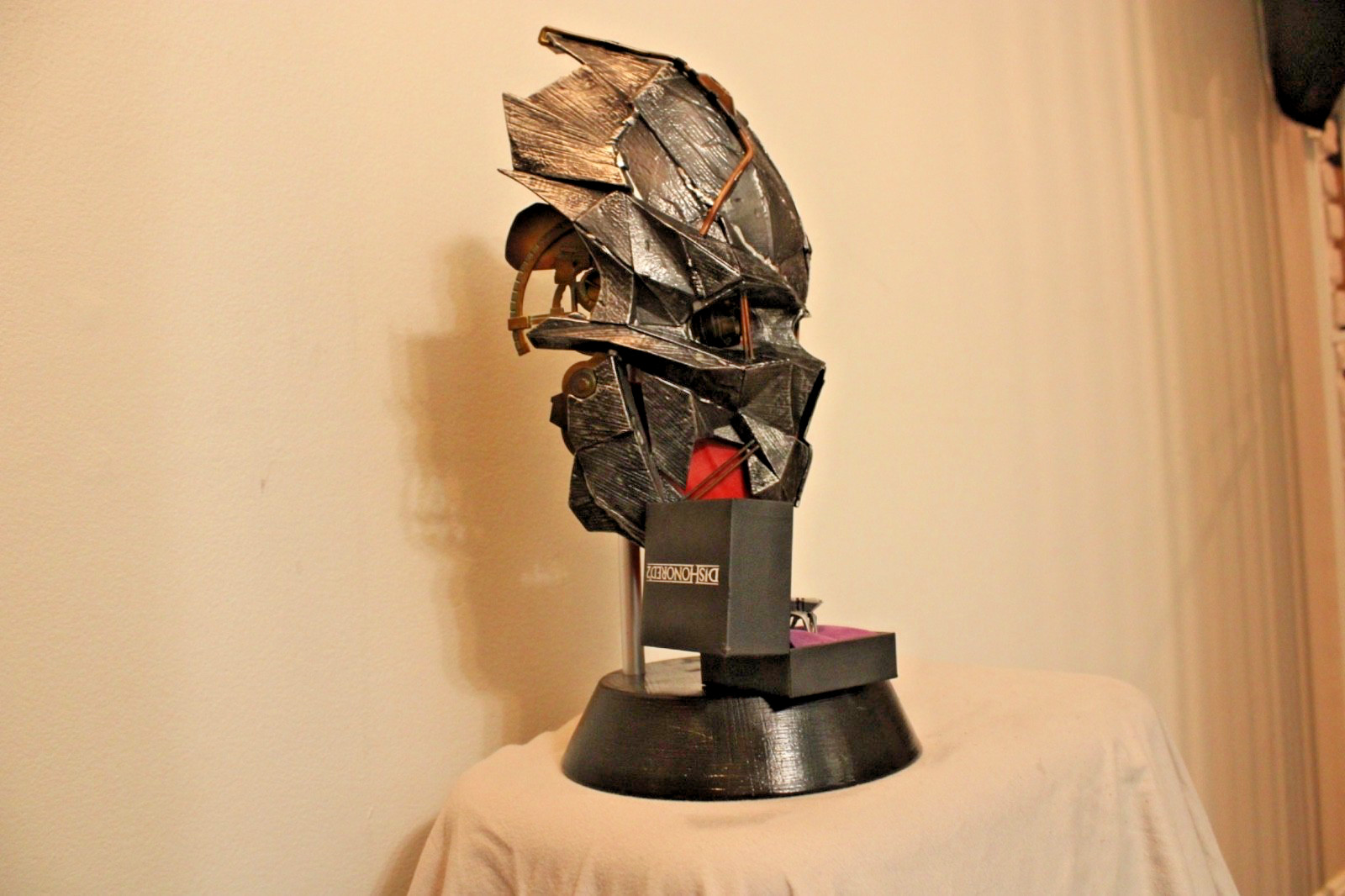 Dishonored 2 Corvo Attano Mask Replica Display + Ring – Collector Cosplay Piece
