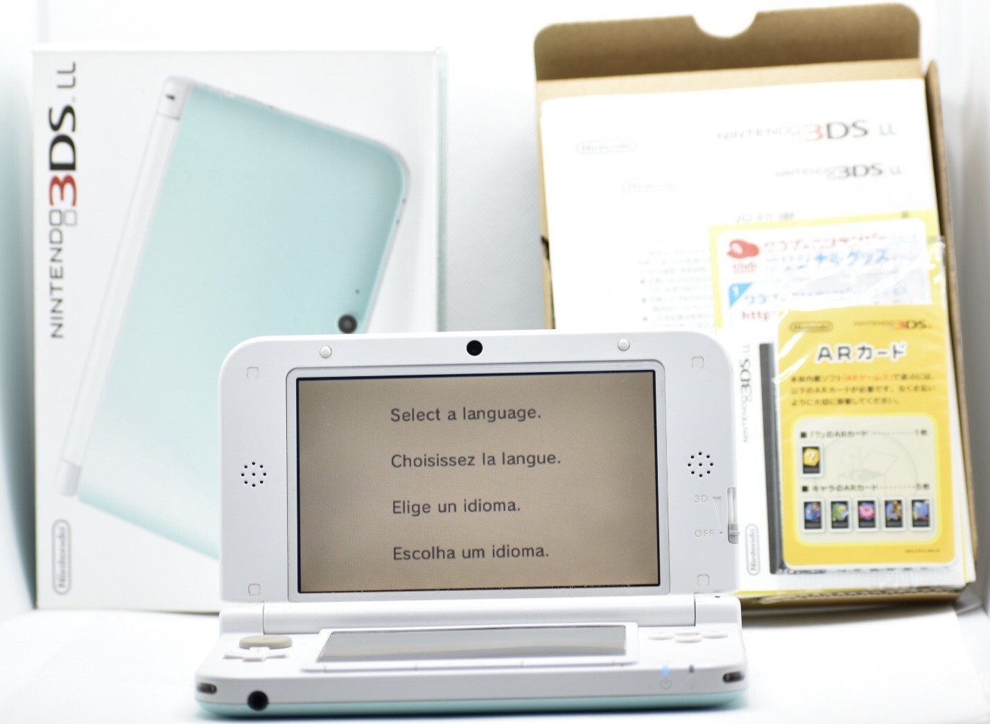 Nintendo 3DS XL Mint & White Edition USA Version