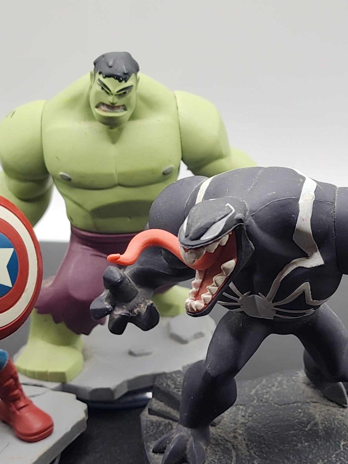 Disney Infinity 2.0 Figures Lot of 3 Venom Hulk Captain America Marvel Figures