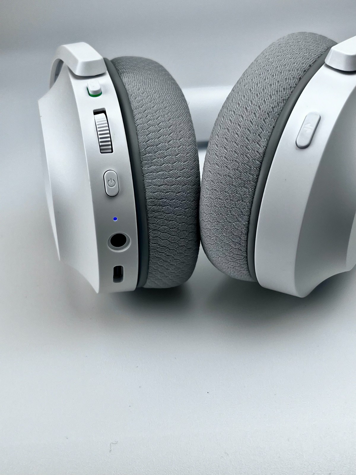 Razer Barracuda X Wireless Bluetooth Gaming Headset Mercury White – Headset only