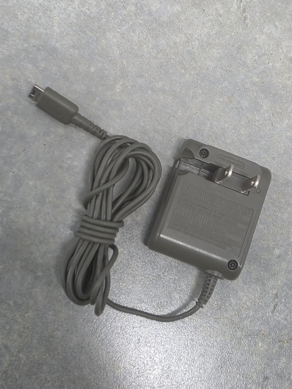 Nintendo DS Lite Black USG-001 Handheld Console With Charger Broken Hinge