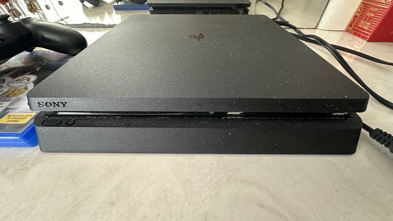 Sony PlayStation 4 Black Console Wi-Fi Capability with Controller &FIFA18