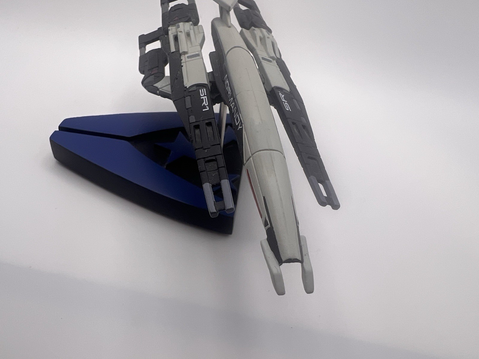 Dark Horse Mass Effect Alliance Normandy SR-1 Ship Replica Statue with Box 2013