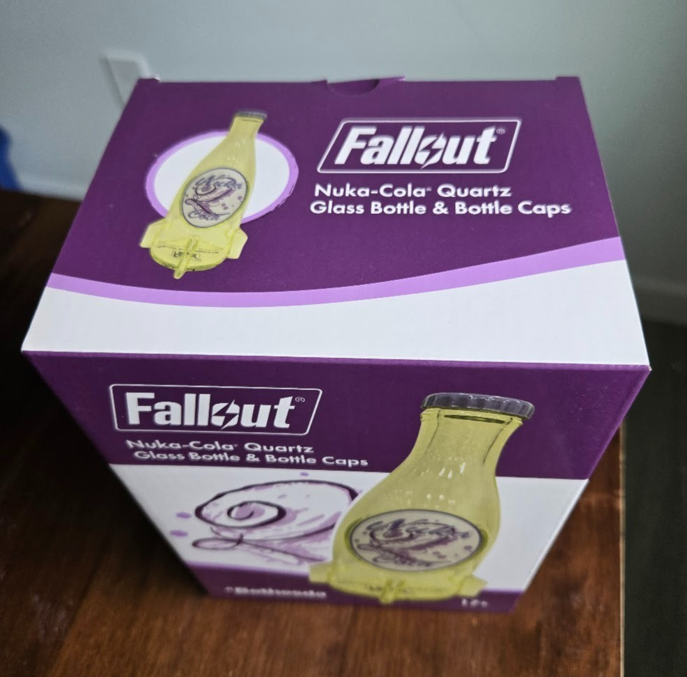 Fallout Nuka Cola Quartz Glass Rocket Bottle & 10 Caps Replica Official NEW
