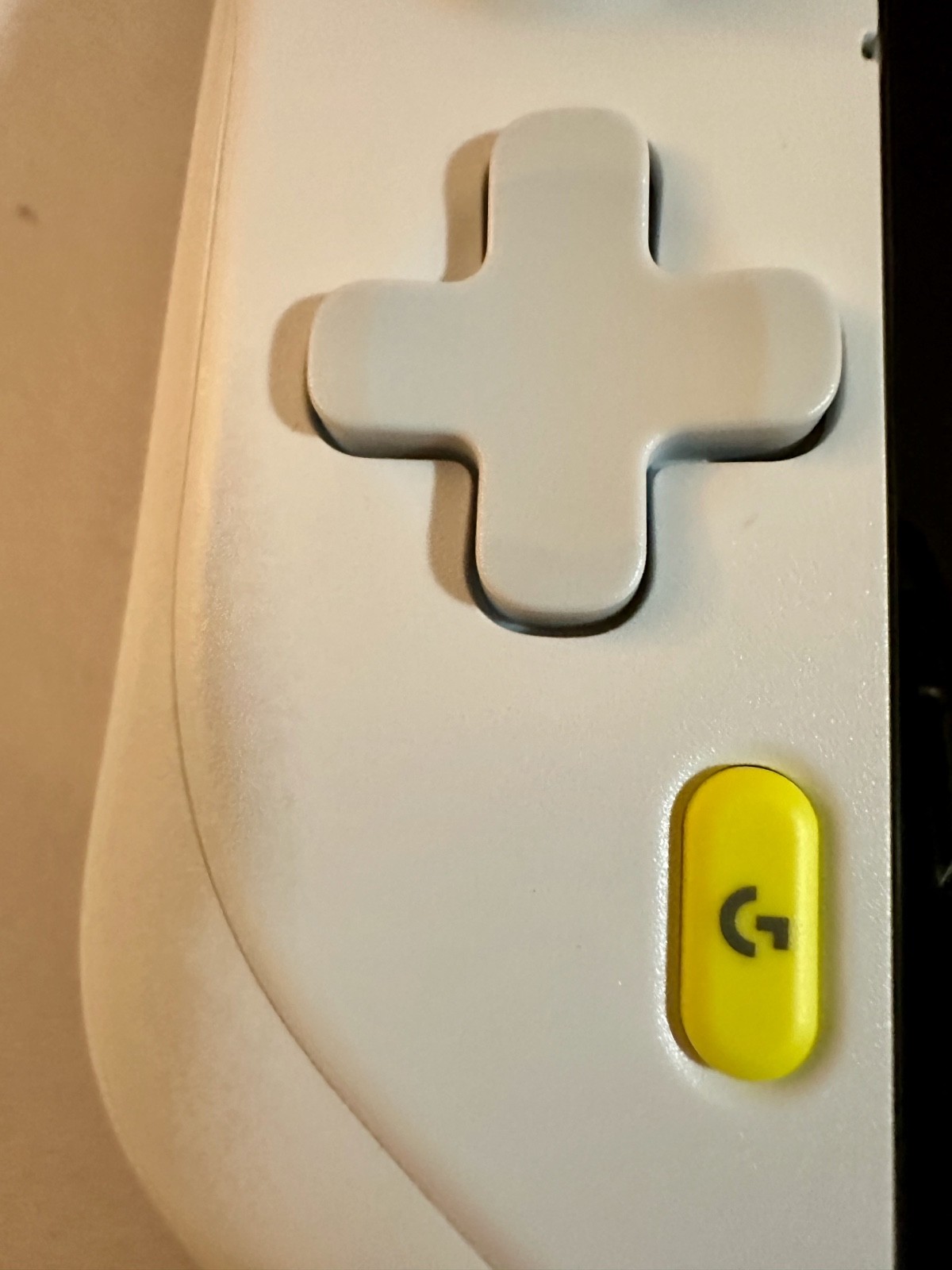 Logitech G Cloud White 64GB Gaming Handheld – Mint Condition w/ Case & Charger
