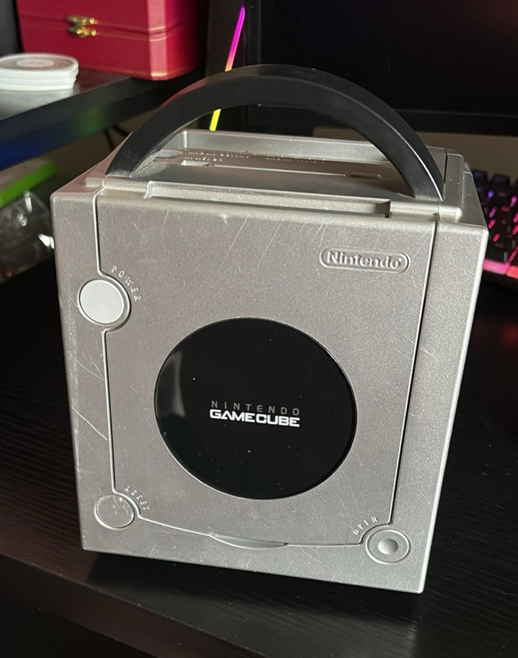 Nintendo GameCube Silver Console DOL-001(USA) NTSC-U/C Composite RCA Port