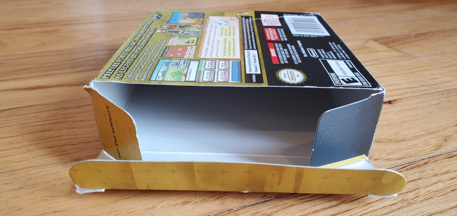 Nintendo DS Pokémon Heart Gold Box HeartGold Big Box Only No Game or Pokewalker!