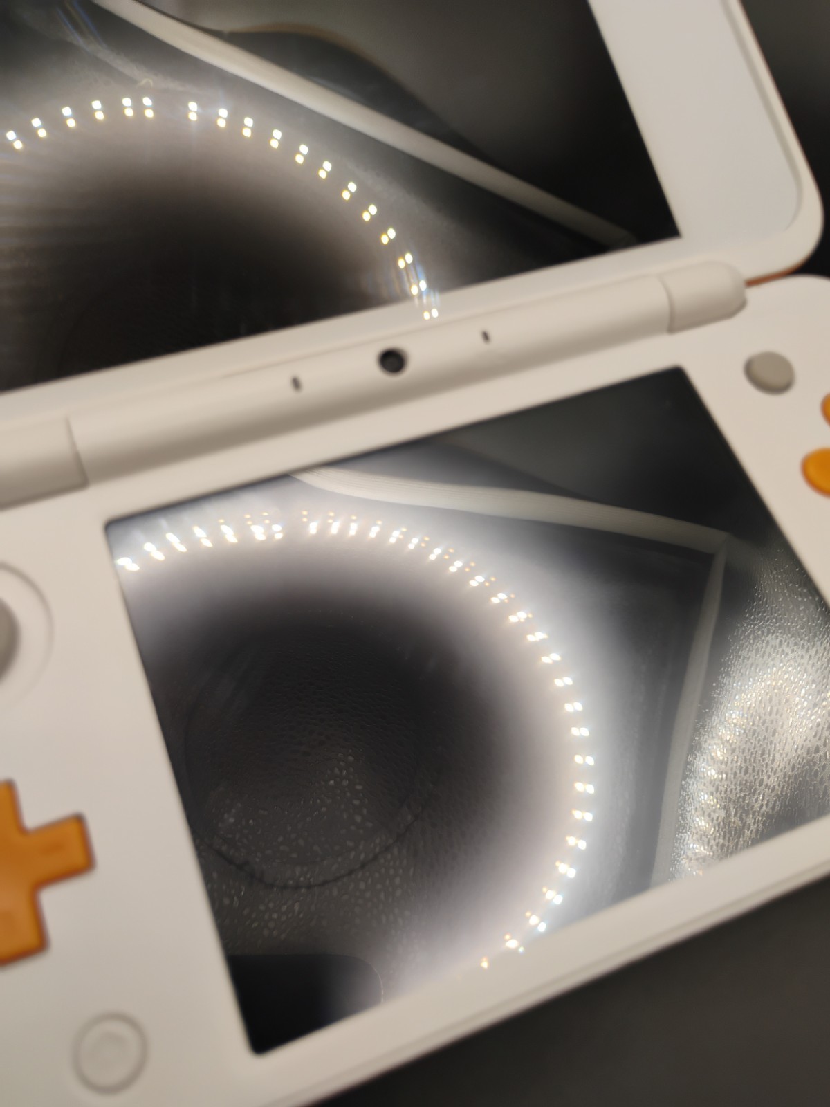 Nintendo 2DS XL White/Orange Console USED RIGHT BUMPER NOT WORKING READ DISCRIPT
