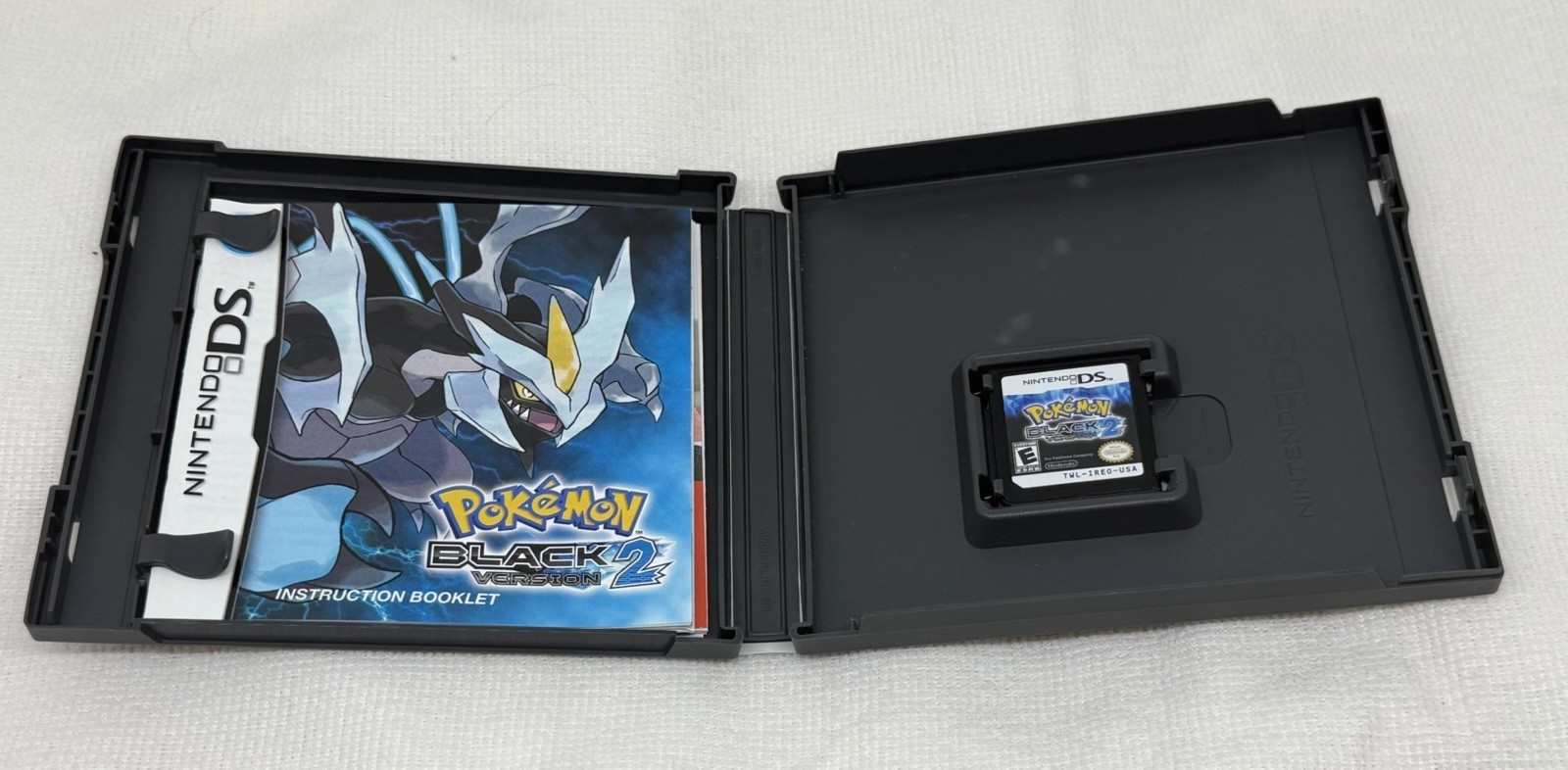 Pokemon Black Version 2 & White Version 2 Nintendo DS Lot Complete CIB Tested