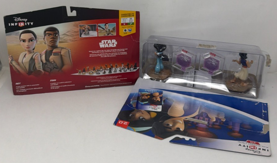 Disney Infinity Marvel Super Heroes 2.0 Edition Starter Wii U LOT *READ*