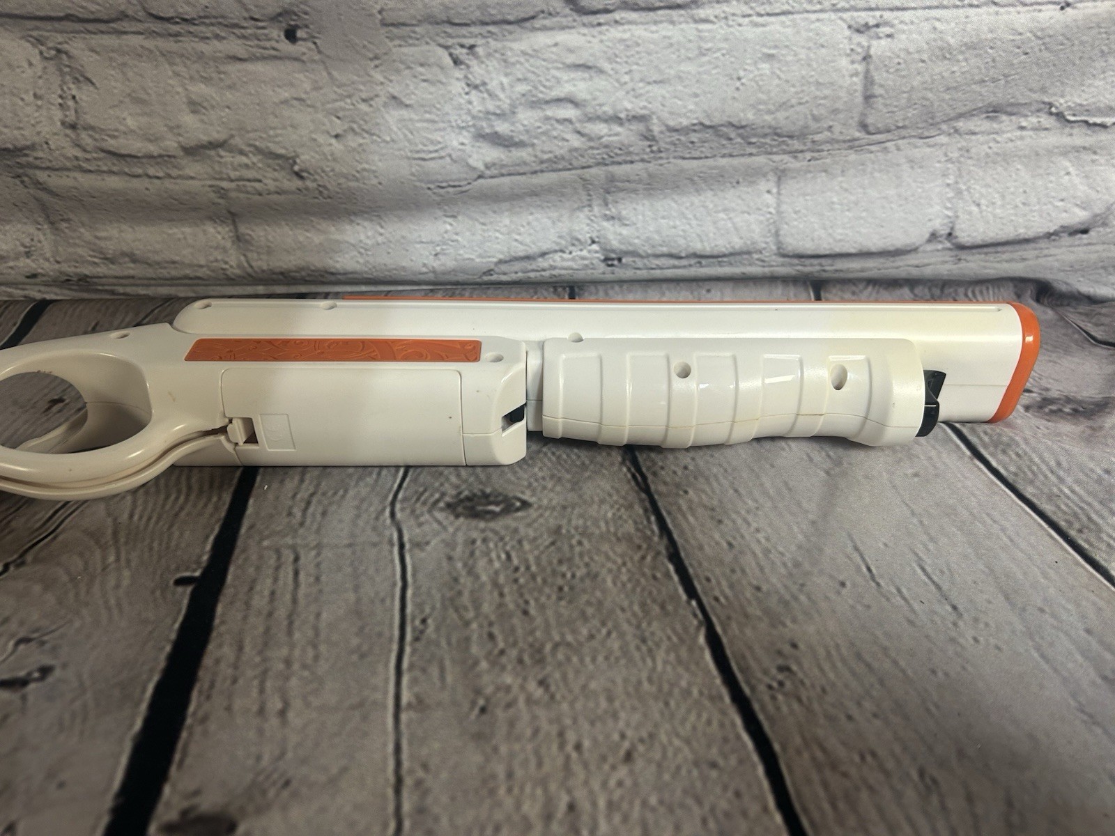 Nintendo Wii Cabela’s Shooter Game Accessory Shotgun White Orange Gun Zapper